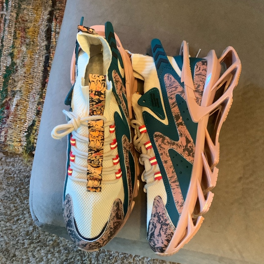 TEMU Men’s sneakers never worn